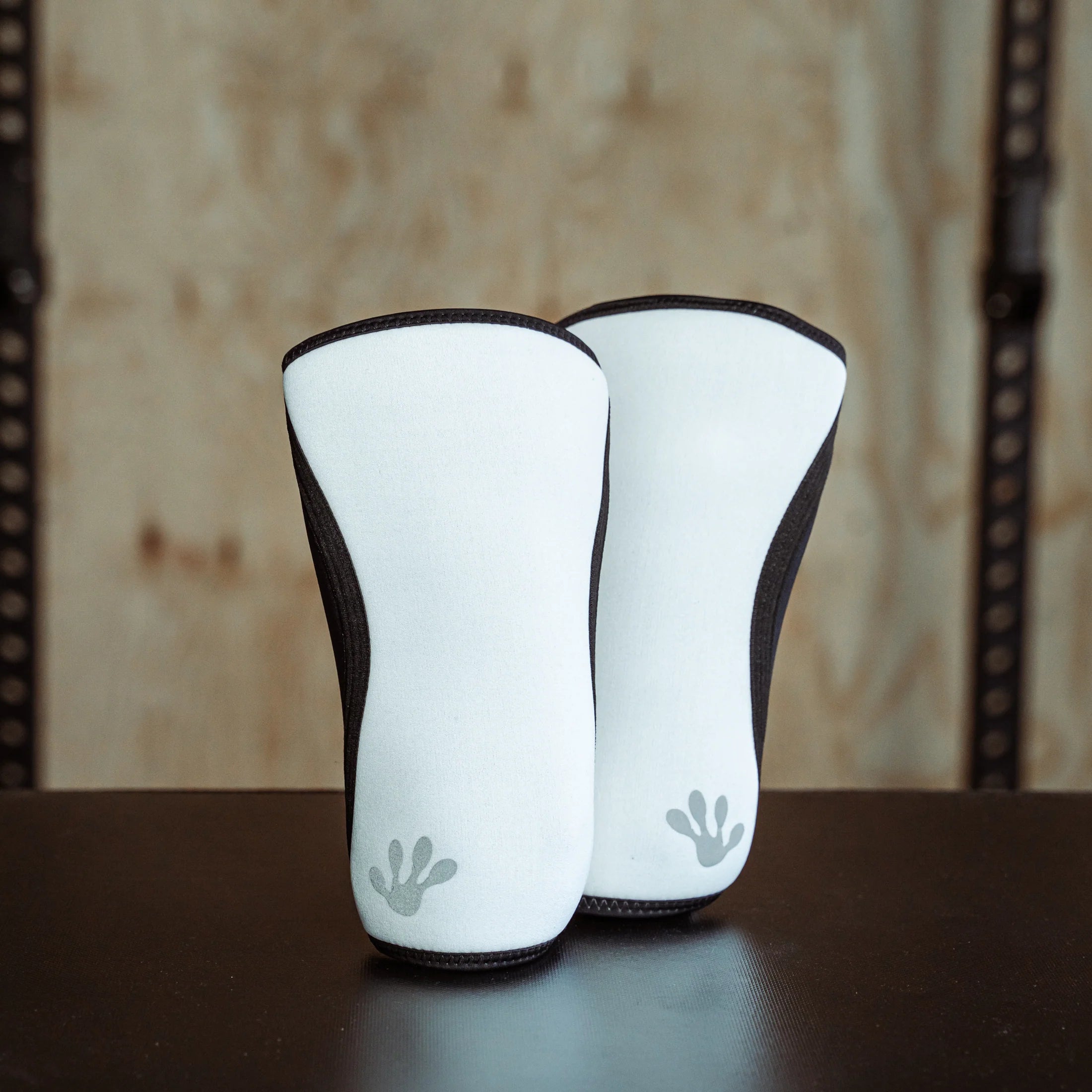 Frog Grips Reversible Knee Sleeves - Large - Black/White